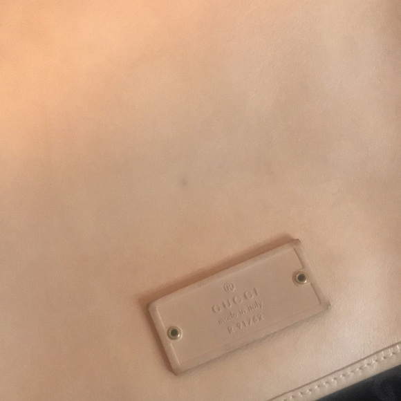 Authentic Gucci leather bag. Beige with gold hardware. - Picture 3 of 17